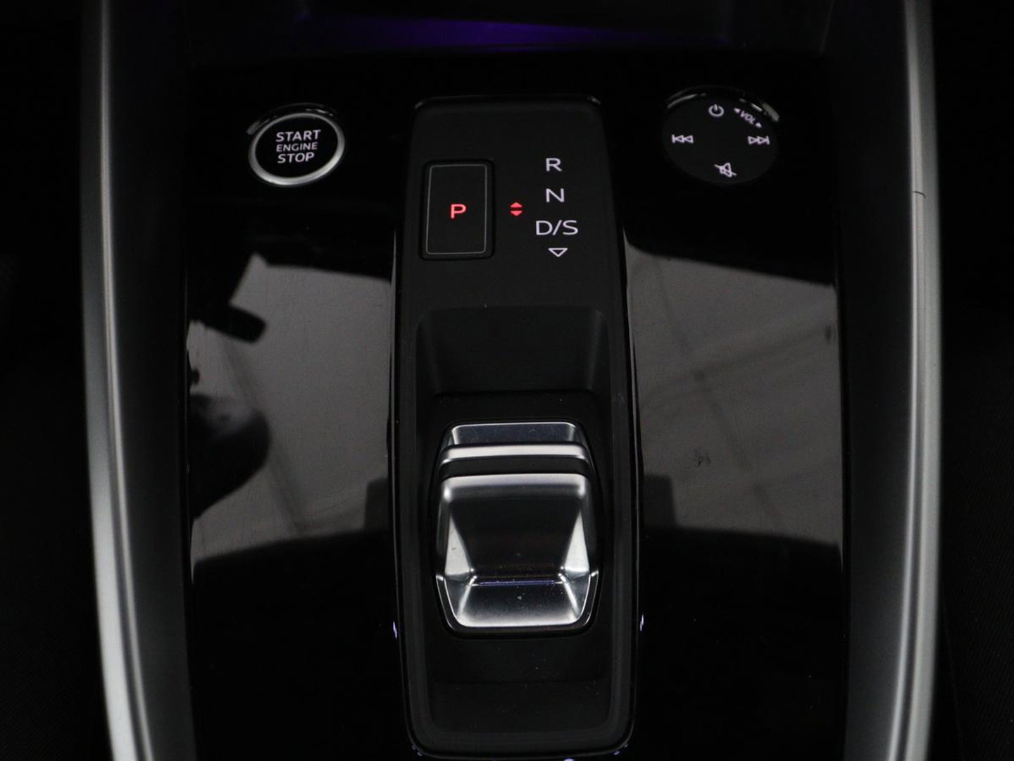 Audi A3 30 TFSI Advanced edition | Stoelverwarming | Matrix LED | Adaptive cruise | Camera | Park Assist | Elektrische stoel | Carplay | Sportstoelen | Navigatie | Virtual Cockpit | Climate control | Audi Sound