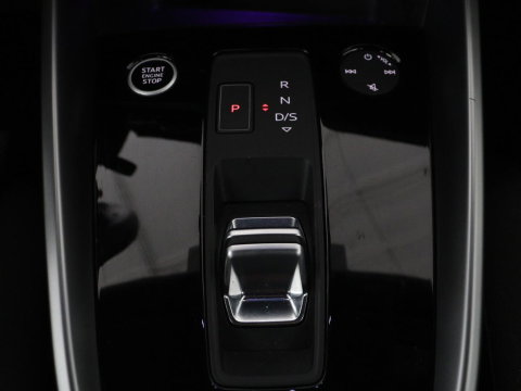 Audi A3 30 TFSI Advanced edition | Stoelverwarming | Matrix LED | Adaptive cruise | Camera | Park Assist | Elektrische stoel | Carplay | Sportstoelen | Navigatie | Virtual Cockpit | Climate control | Audi Sound