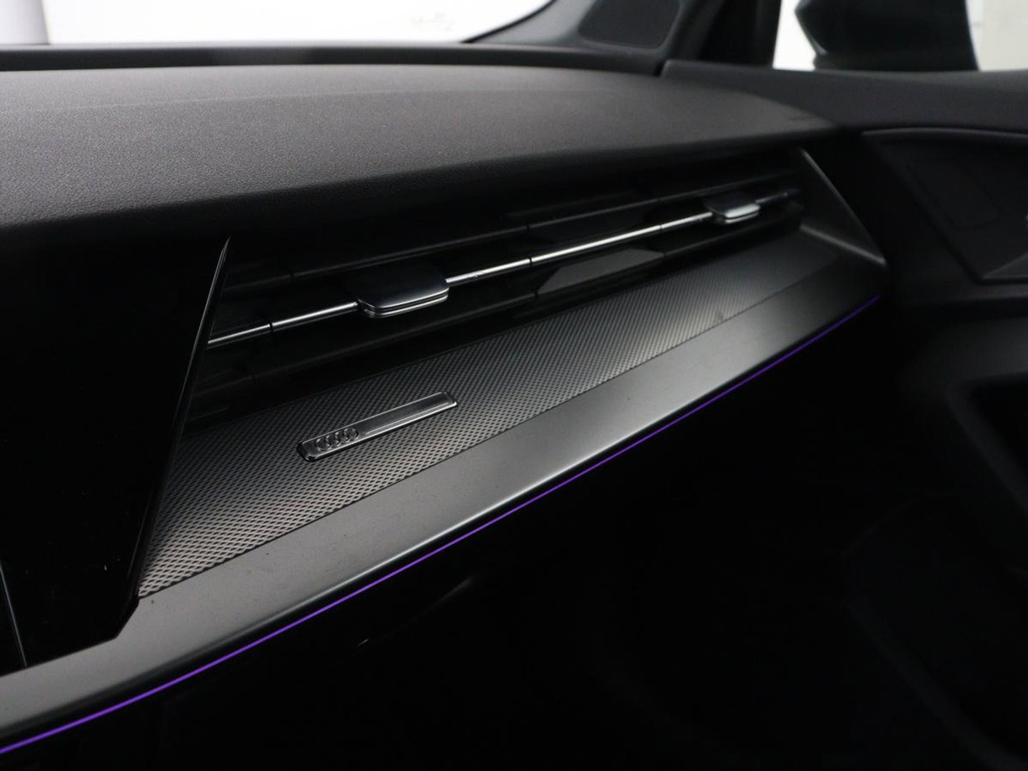 Audi A3 30 TFSI Advanced edition | Stoelverwarming | Matrix LED | Adaptive cruise | Camera | Park Assist | Elektrische stoel | Carplay | Sportstoelen | Navigatie | Virtual Cockpit | Climate control | Audi Sound