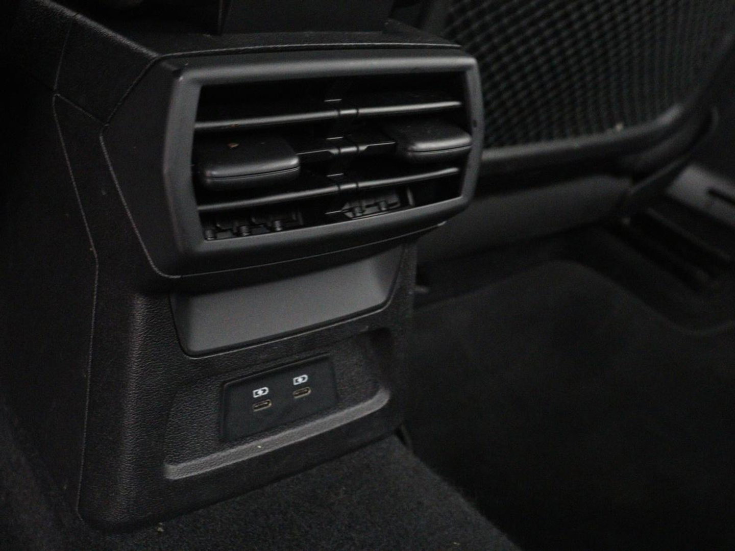 Audi A3 30 TFSI Advanced edition | Stoelverwarming | Matrix LED | Adaptive cruise | Camera | Park Assist | Elektrische stoel | Carplay | Sportstoelen | Navigatie | Virtual Cockpit | Climate control | Audi Sound