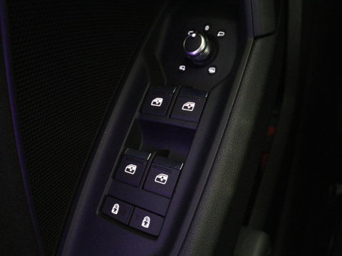 Audi A3 30 TFSI Advanced edition | Stoelverwarming | Matrix LED | Adaptive cruise | Camera | Park Assist | Elektrische stoel | Carplay | Sportstoelen | Navigatie | Virtual Cockpit | Climate control | Audi Sound