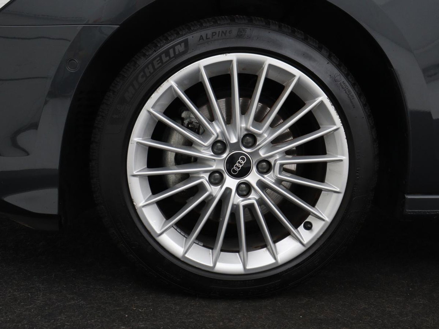 Audi A3 30 TFSI Advanced edition | Stoelverwarming | Matrix LED | Adaptive cruise | Camera | Park Assist | Elektrische stoel | Carplay | Sportstoelen | Navigatie | Virtual Cockpit | Climate control | Audi Sound