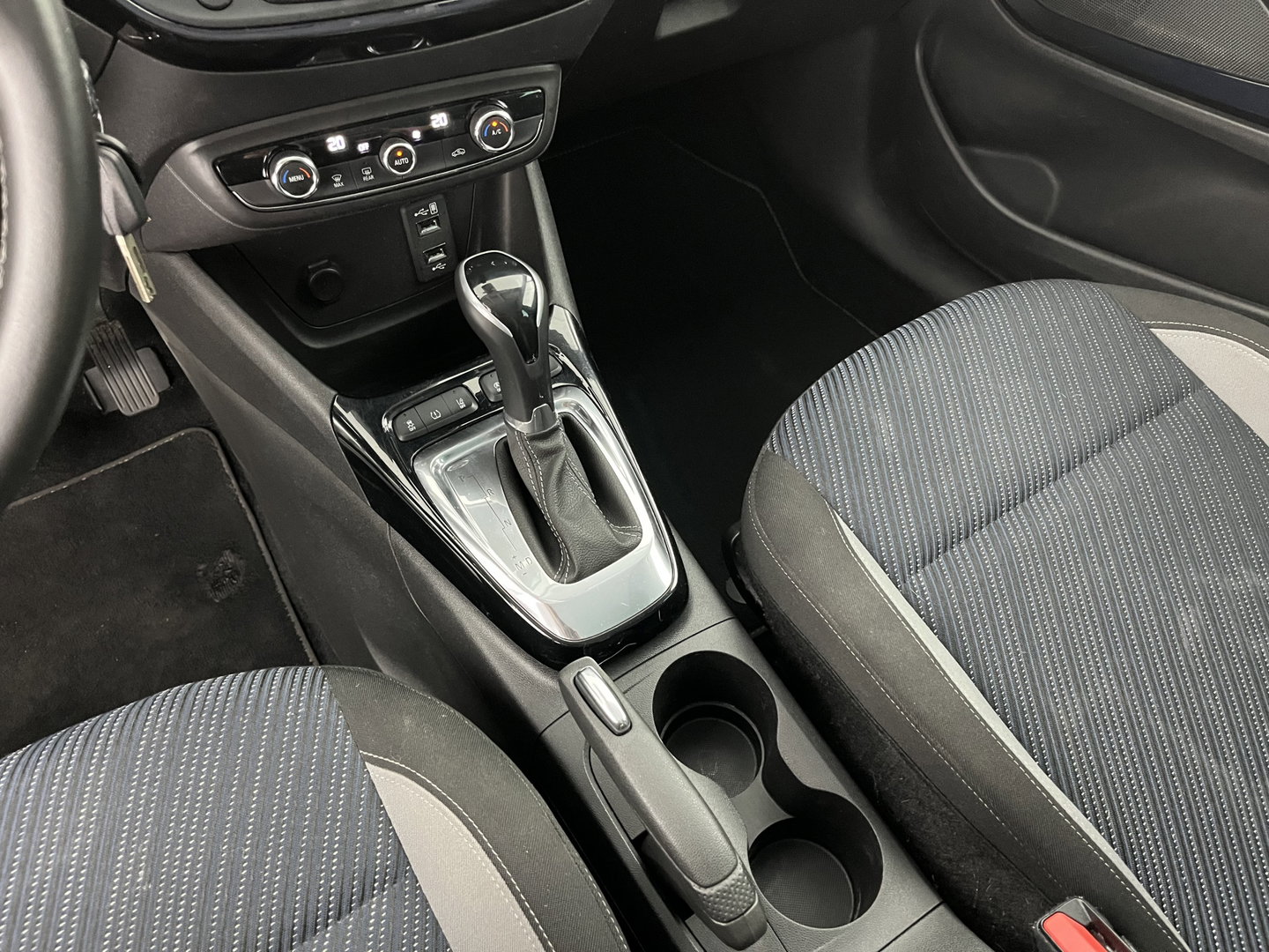 Opel Crossland X 1.2 Turbo 120 Jaar Edition Aut. *FULL-LED | NAVI-FULLMAP | CAMERA | PRIVACY-GLASS | COMFORT-SEATS | ECC | PDC | CRUISE | 16''ALU | TOWBAR*
