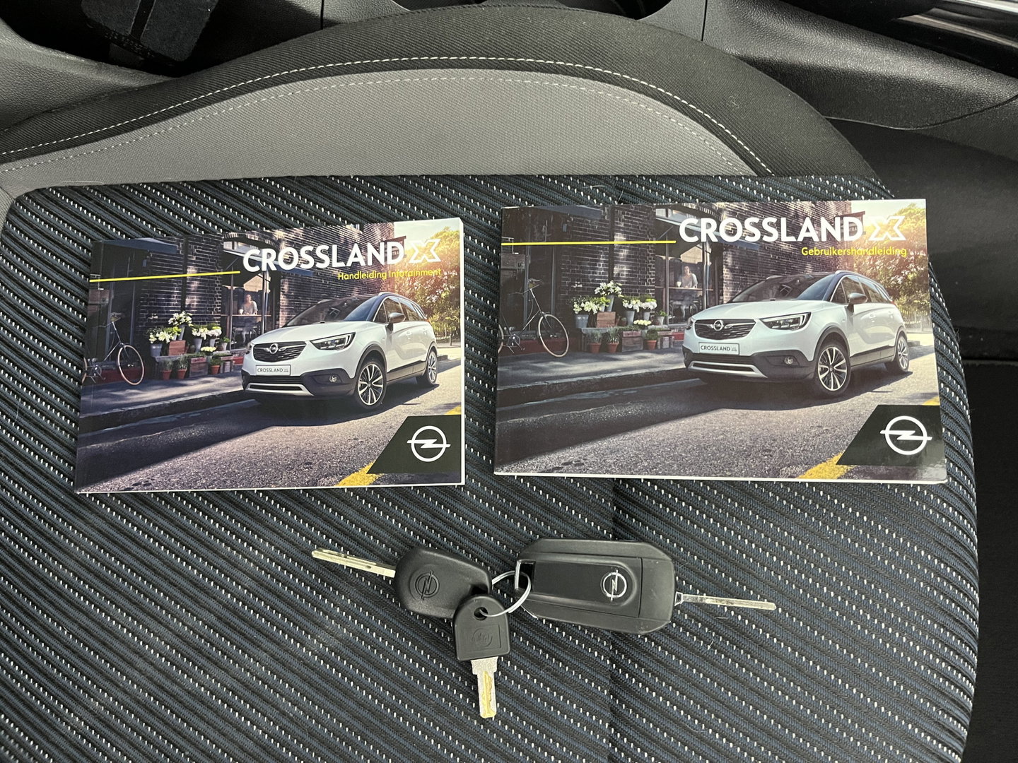 Opel Crossland X 1.2 Turbo 120 Jaar Edition Aut. *FULL-LED | NAVI-FULLMAP | CAMERA | PRIVACY-GLASS | COMFORT-SEATS | ECC | PDC | CRUISE | 16''ALU | TOWBAR*