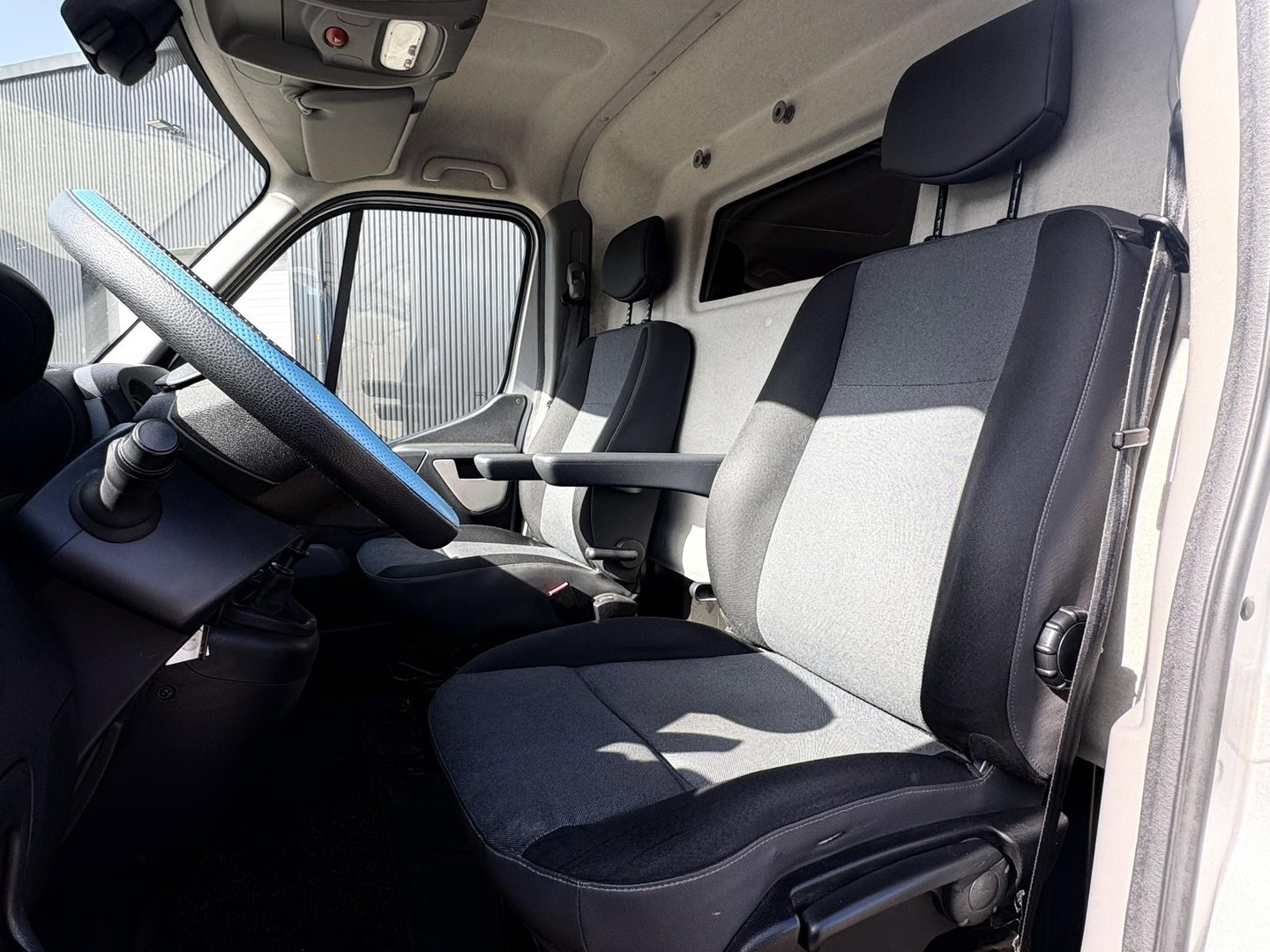 Renault Master 2.3 dCi L3H3 | MARGE | CAMERA | ZEER NETTE BUS | LAADRUIMTE BEKLEED | 2X schuifdeur