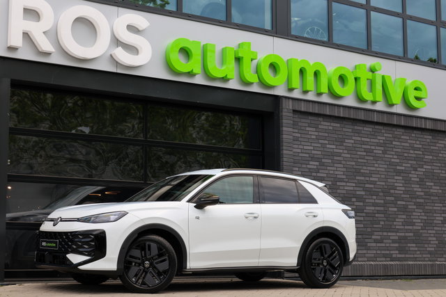 Volkswagen T-Roc - 1.5 eTsi R-Line First Edition | NIEUW MODEL | BTW | CAMERA | ACC | STUURVERWARMING |