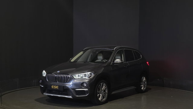 BMW X1 - xDrive20i Executive | Panorama | Hud | Sfeer | Camera
