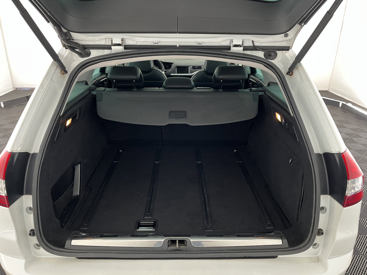 Citroën C5 CrossTourer 2.2 HDi Exclusive Aut. *PANO | LEATHER | XENON | MEMORY-PACK | CAMERA | JBL-SOUND | NAVI-FULLMAP | COMFORTSEATS | PRIVACY-GLASS | ECC | PDC | CRUISE | TOWBAR | 18''ALU*