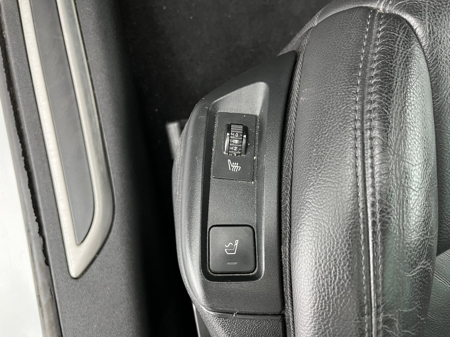 Citroën C5 CrossTourer 2.2 HDi Exclusive Aut. *PANO | LEATHER | XENON | MEMORY-PACK | CAMERA | JBL-SOUND | NAVI-FULLMAP | COMFORTSEATS | PRIVACY-GLASS | ECC | PDC | CRUISE | TOWBAR | 18''ALU*