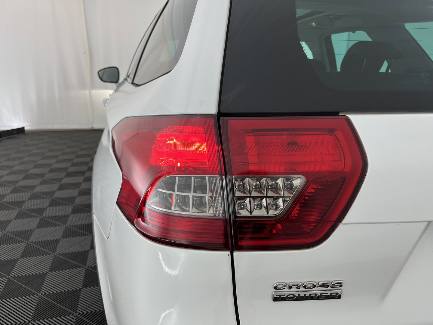 Citroën C5 CrossTourer 2.2 HDi Exclusive Aut. *PANO | LEATHER | XENON | MEMORY-PACK | CAMERA | JBL-SOUND | NAVI-FULLMAP | COMFORTSEATS | PRIVACY-GLASS | ECC | PDC | CRUISE | TOWBAR | 18''ALU*
