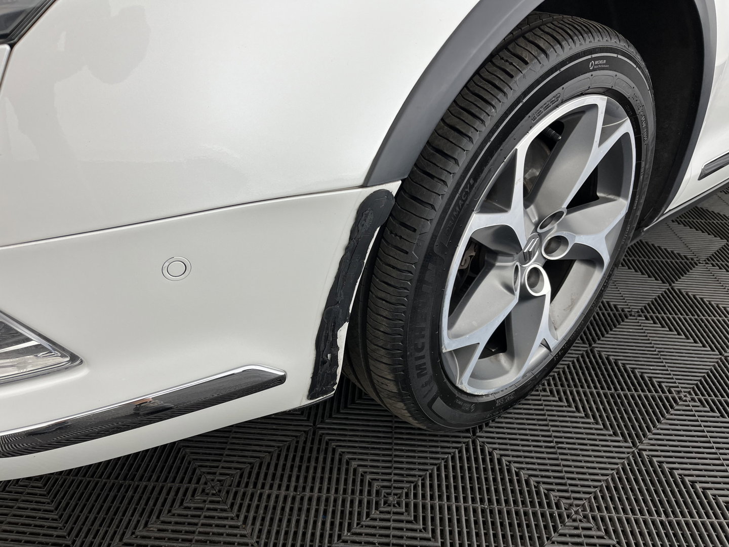 Citroën C5 CrossTourer 2.2 HDi Exclusive Aut. *PANO | LEATHER | XENON | MEMORY-PACK | CAMERA | JBL-SOUND | NAVI-FULLMAP | COMFORTSEATS | PRIVACY-GLASS | ECC | PDC | CRUISE | TOWBAR | 18''ALU*