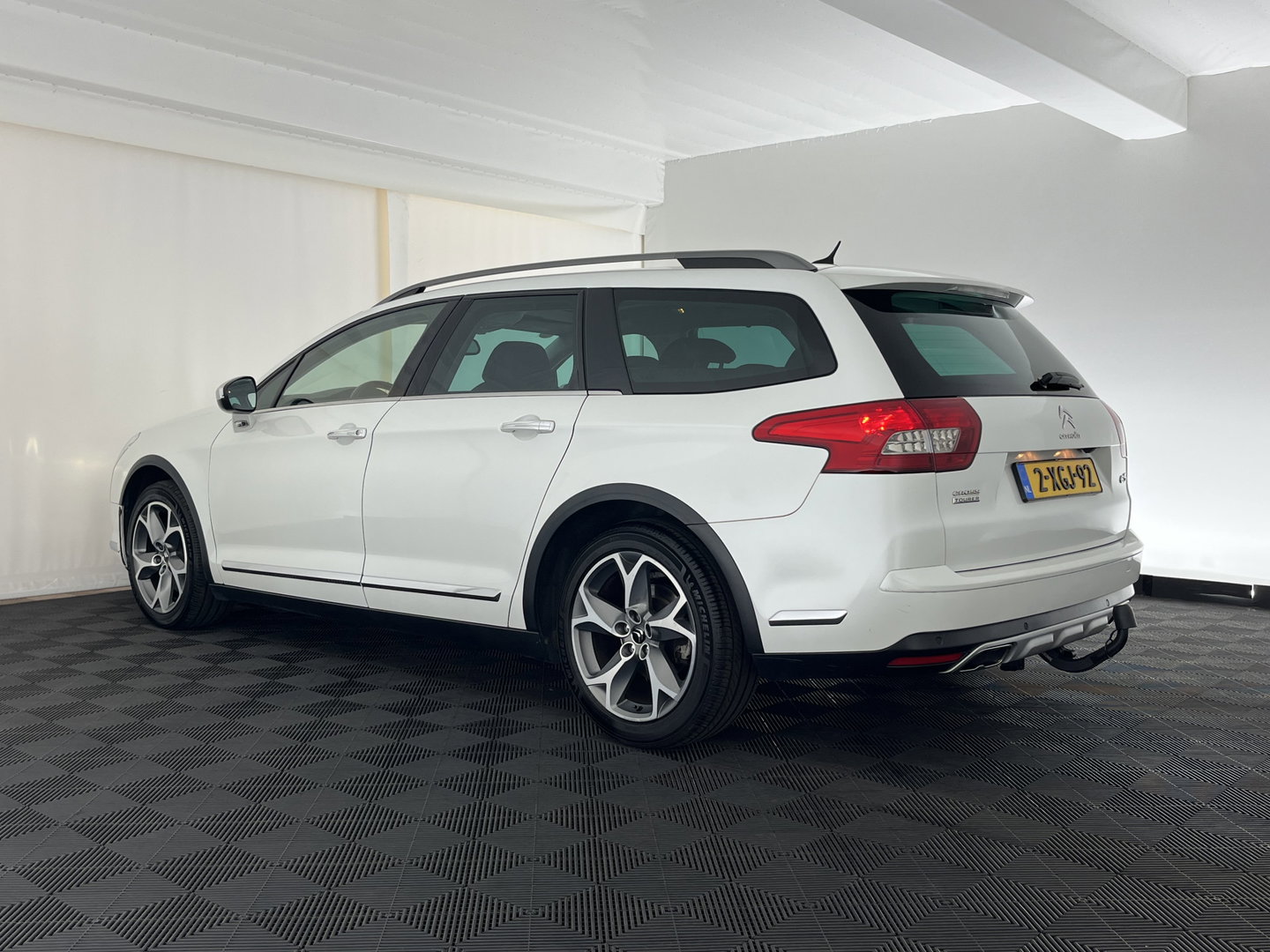 Citroën C5 CrossTourer 2.2 HDi Exclusive Aut. *PANO | LEATHER | XENON | MEMORY-PACK | CAMERA | JBL-SOUND | NAVI-FULLMAP | COMFORTSEATS | PRIVACY-GLASS | ECC | PDC | CRUISE | TOWBAR | 18''ALU*