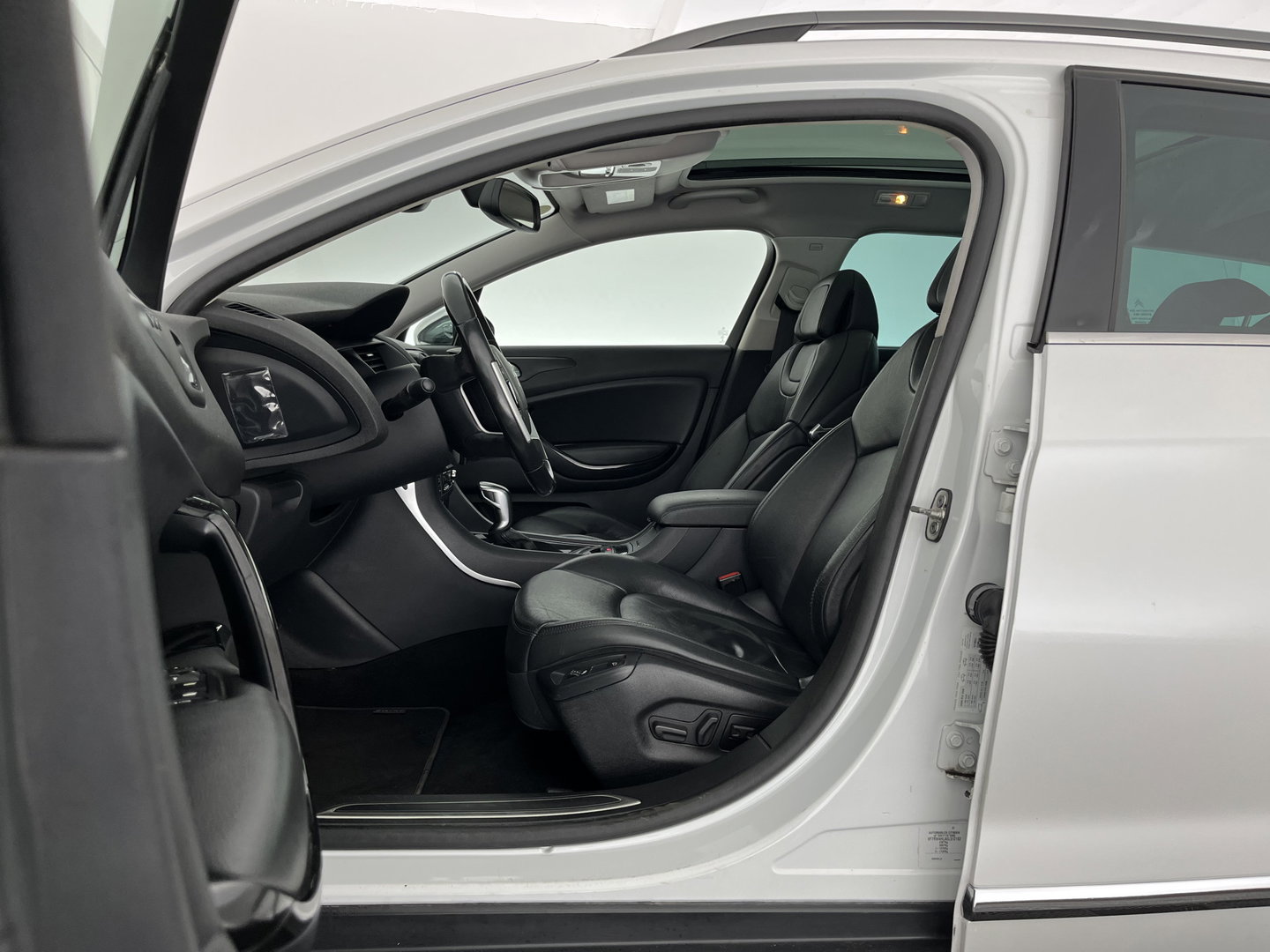 Citroën C5 CrossTourer 2.2 HDi Exclusive Aut. *PANO | LEATHER | XENON | MEMORY-PACK | CAMERA | JBL-SOUND | NAVI-FULLMAP | COMFORTSEATS | PRIVACY-GLASS | ECC | PDC | CRUISE | TOWBAR | 18''ALU*