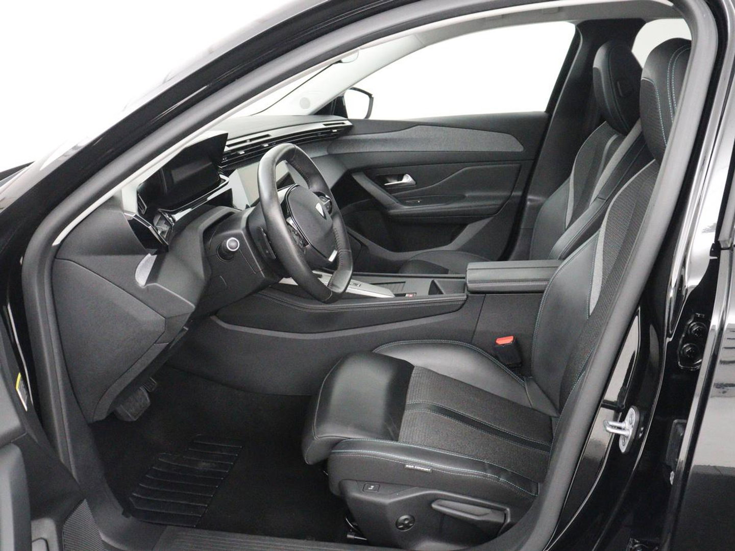 Peugeot 308 1.6 HYbrid 180 Allure Pack Business | SOH 92,4% | Stoelverwarming | Adaptive cruise | Carplay | Half leder | Navigatie | Camera | keyless | Full LED | PHEV | Plug In