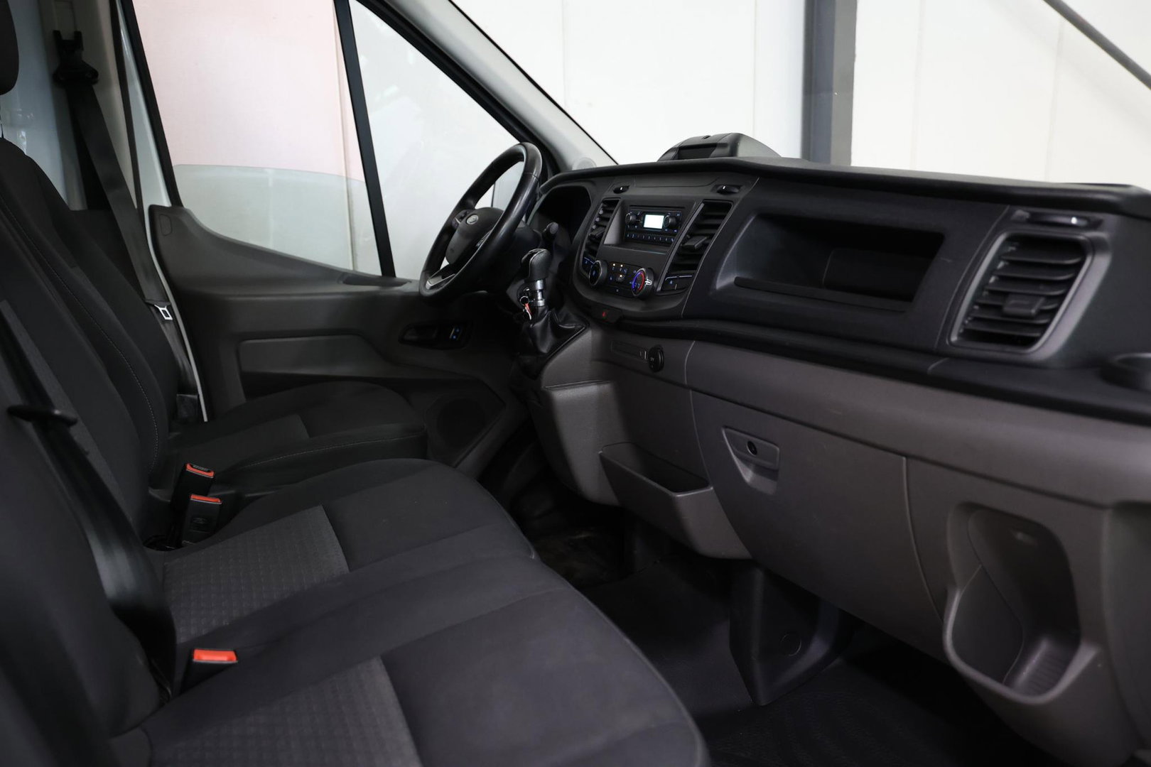 Ford Transit 2.0 TDCI BAKWAGEN MEUBELBAK LAADKLEP EURO 6