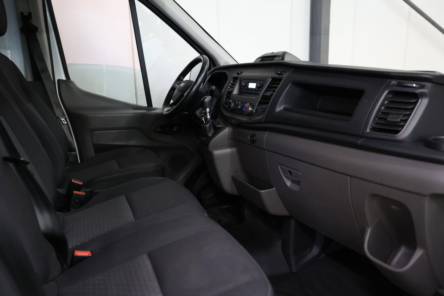 Ford Transit 2.0 TDCI BAKWAGEN MEUBELBAK LAADKLEP EURO 6