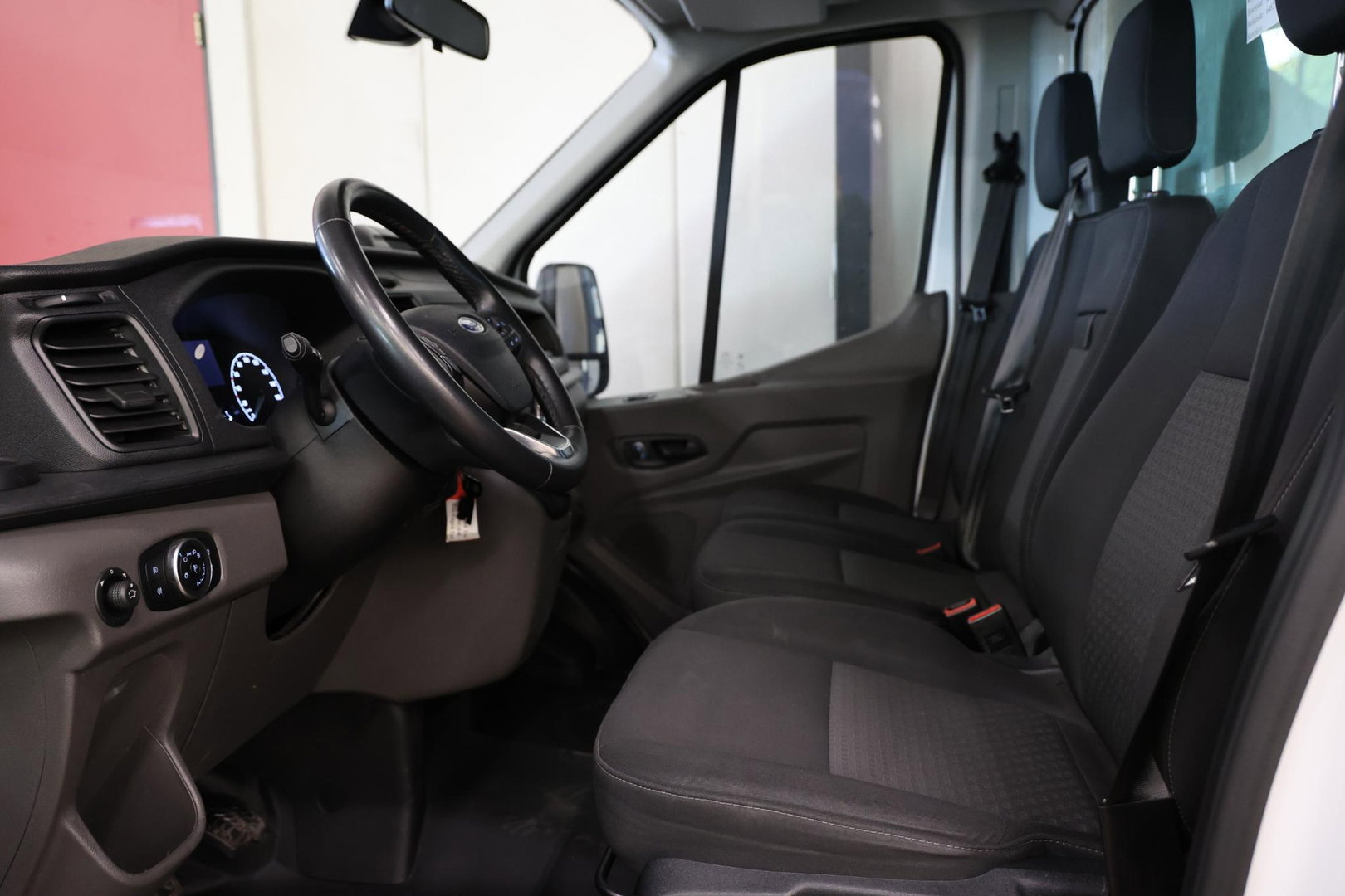 Ford Transit 2.0 TDCI BAKWAGEN MEUBELBAK LAADKLEP EURO 6