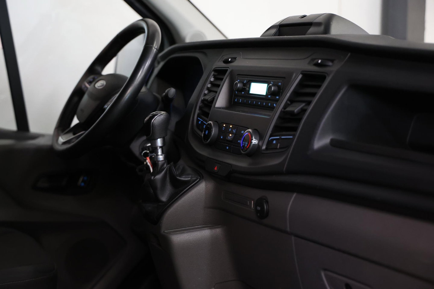 Ford Transit 2.0 TDCI BAKWAGEN MEUBELBAK LAADKLEP EURO 6