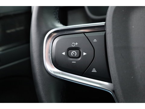 Volvo XC40 1.5 T4 Plug-in hybrid Plus Dark | Pano | Elek. Trekhaak | Leder | 20'' | Camera | Stoel- Stuurverw. | H&K
