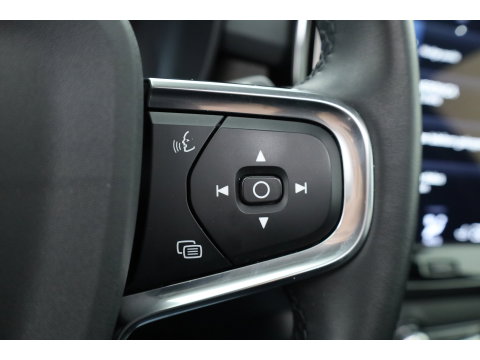 Volvo XC40 1.5 T4 Plug-in hybrid Plus Dark | Pano | Elek. Trekhaak | Leder | 20'' | Camera | Stoel- Stuurverw. | H&K