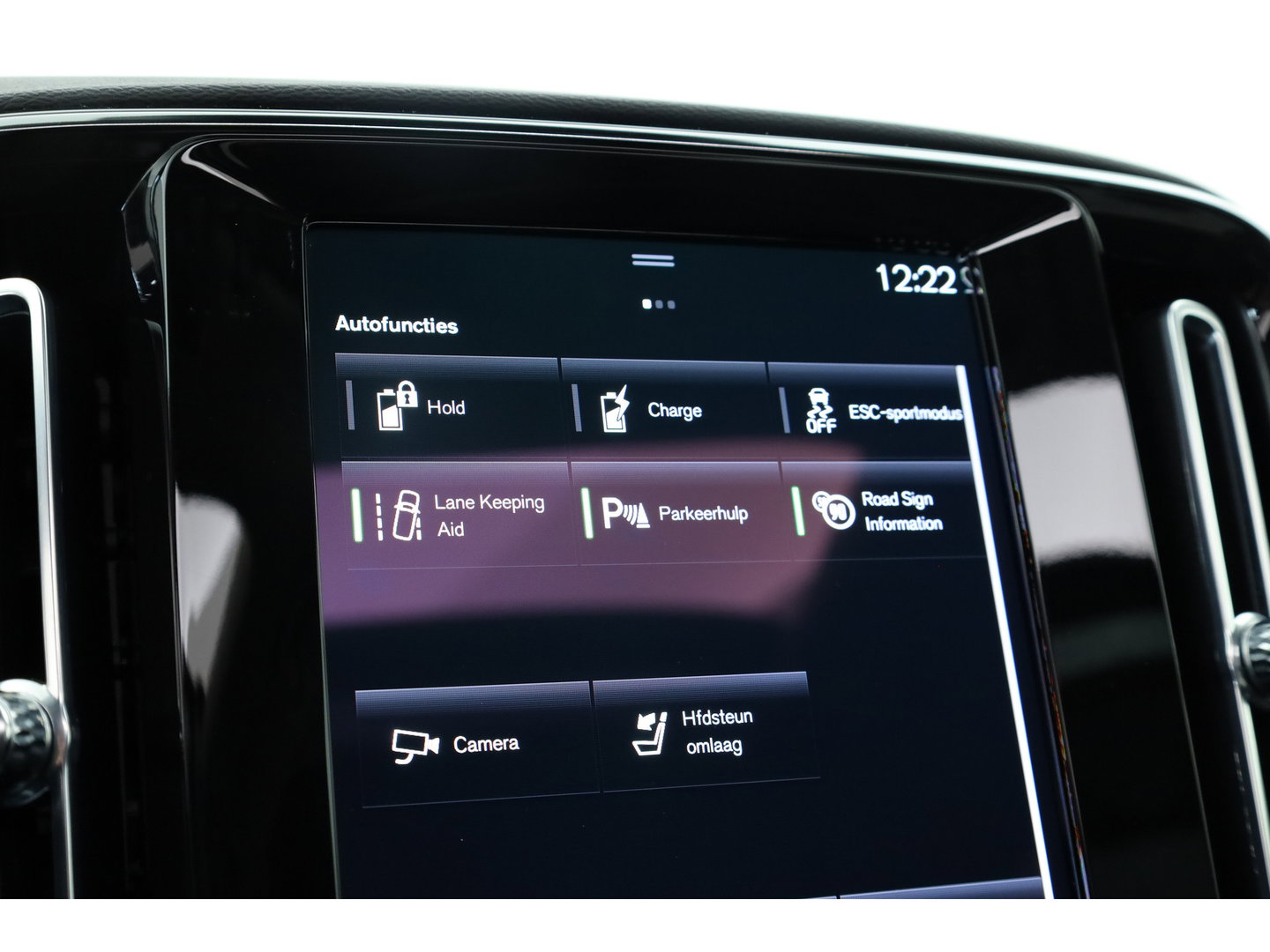 Volvo XC40 1.5 T4 Plug-in hybrid Plus Dark | Pano | Elek. Trekhaak | Leder | 20'' | Camera | Stoel- Stuurverw. | H&K