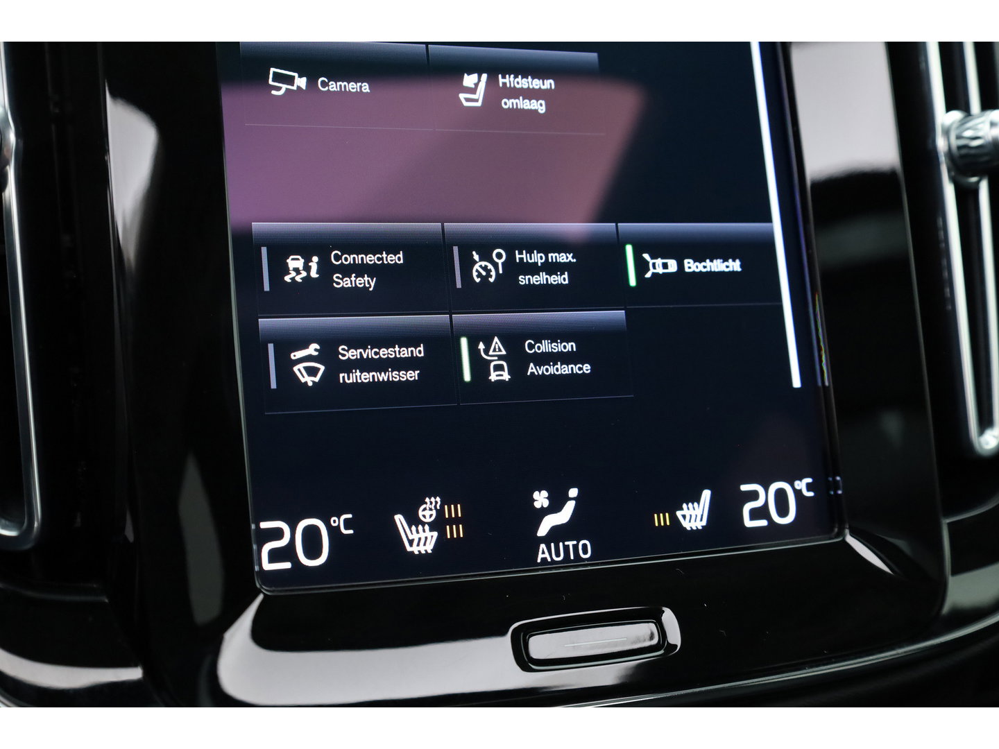 Volvo XC40 1.5 T4 Plug-in hybrid Plus Dark | Pano | Elek. Trekhaak | Leder | 20'' | Camera | Stoel- Stuurverw. | H&K