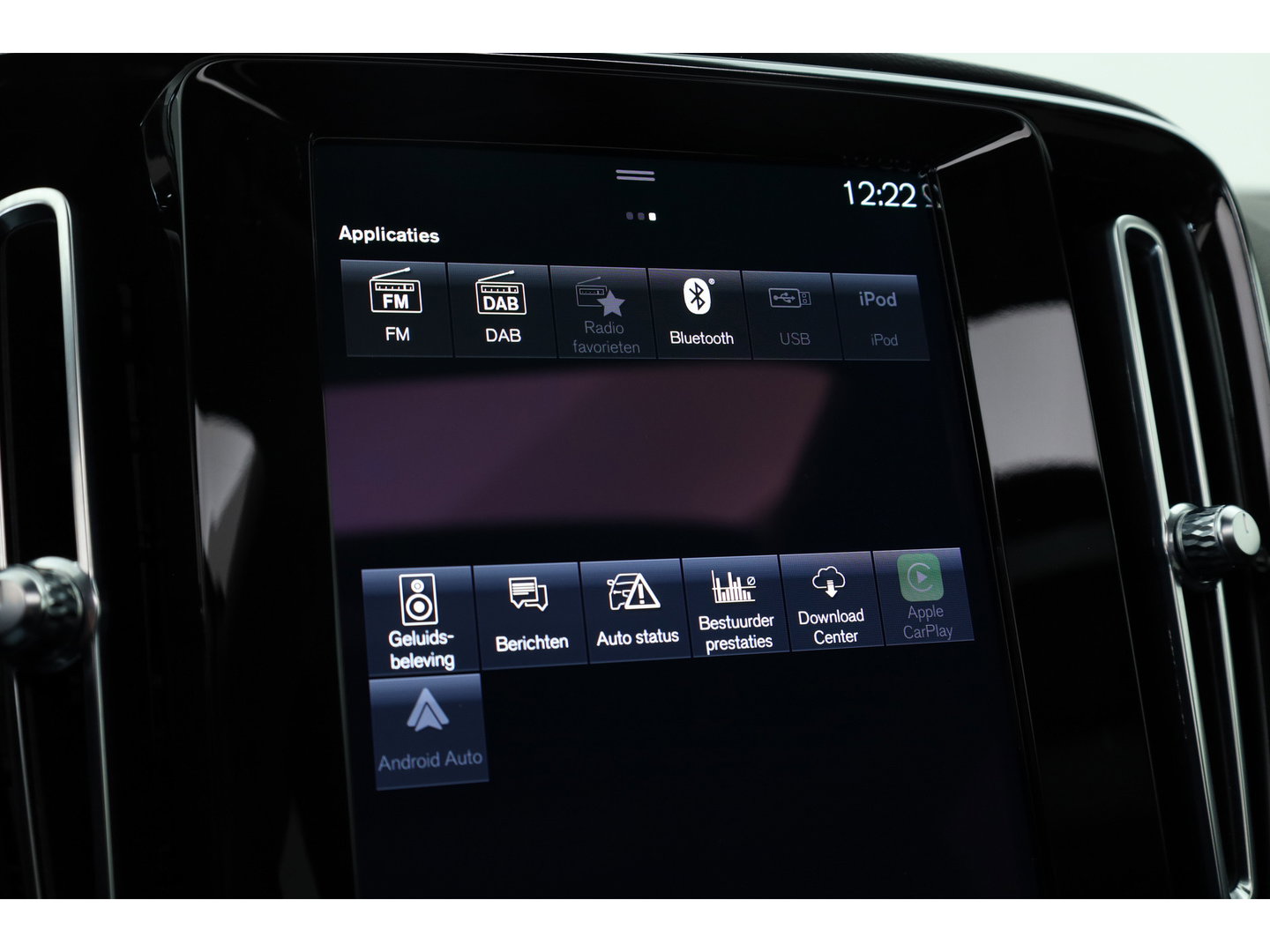 Volvo XC40 1.5 T4 Plug-in hybrid Plus Dark | Pano | Elek. Trekhaak | Leder | 20'' | Camera | Stoel- Stuurverw. | H&K
