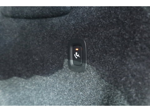Volvo XC40 1.5 T4 Plug-in hybrid Plus Dark | Pano | Elek. Trekhaak | Leder | 20'' | Camera | Stoel- Stuurverw. | H&K