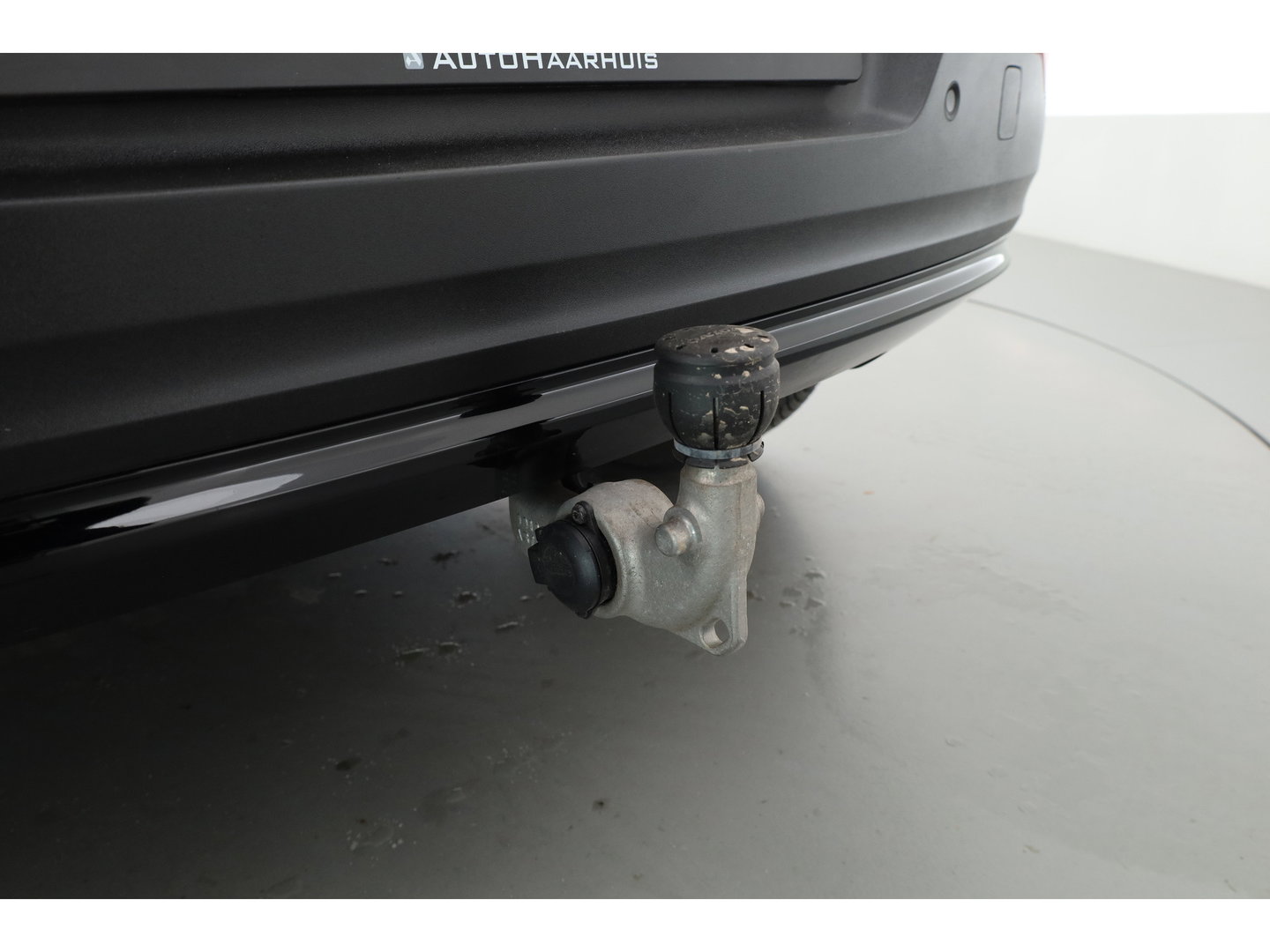 Volvo XC40 1.5 T4 Plug-in hybrid Plus Dark | Pano | Elek. Trekhaak | Leder | 20'' | Camera | Stoel- Stuurverw. | H&K