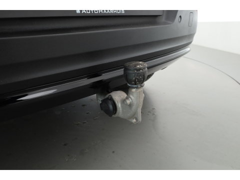 Volvo XC40 1.5 T4 Plug-in hybrid Plus Dark | Pano | Elek. Trekhaak | Leder | 20'' | Camera | Stoel- Stuurverw. | H&K