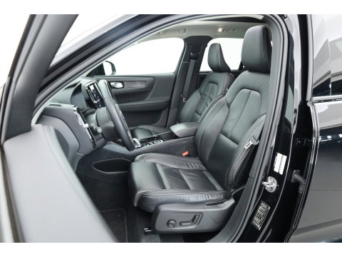 Volvo XC40 1.5 T4 Plug-in hybrid Plus Dark | Pano | Elek. Trekhaak | Leder | 20'' | Camera | Stoel- Stuurverw. | H&K