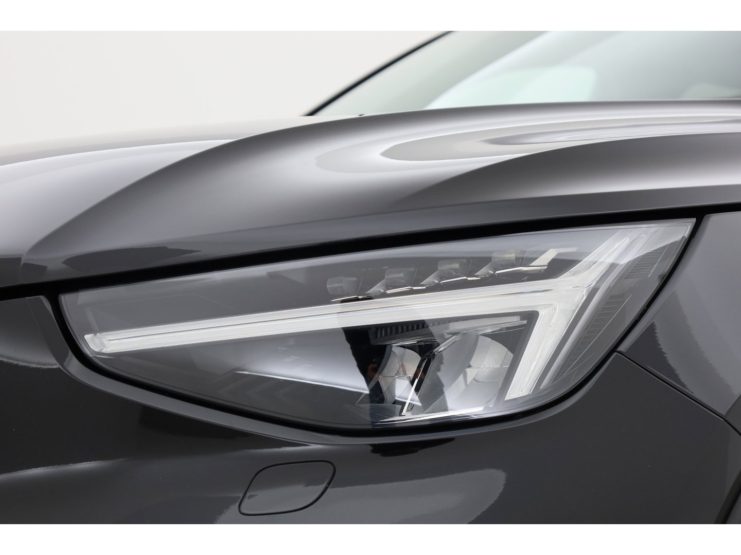 Volvo XC40 1.5 T4 Plug-in hybrid Plus Dark | Pano | Elek. Trekhaak | Leder | 20'' | Camera | Stoel- Stuurverw. | H&K