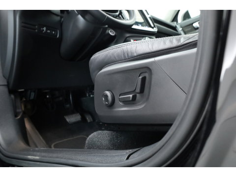 Volvo XC40 1.5 T4 Plug-in hybrid Plus Dark | Pano | Elek. Trekhaak | Leder | 20'' | Camera | Stoel- Stuurverw. | H&K