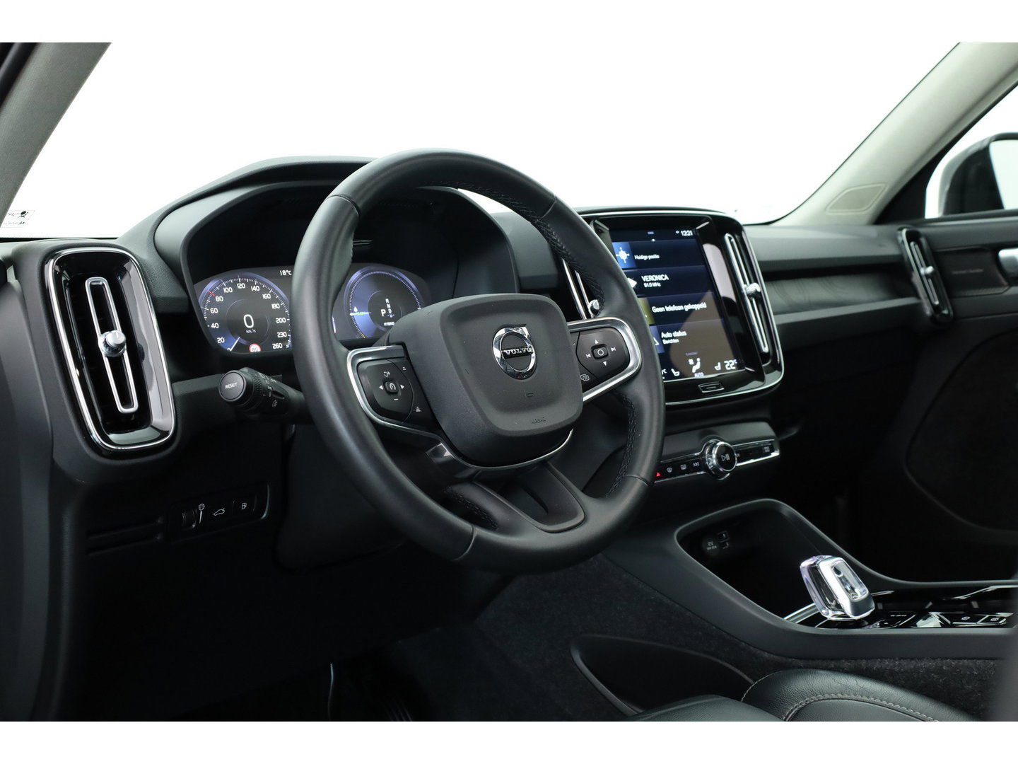 Volvo XC40 1.5 T4 Plug-in hybrid Plus Dark | Pano | Elek. Trekhaak | Leder | 20'' | Camera | Stoel- Stuurverw. | H&K