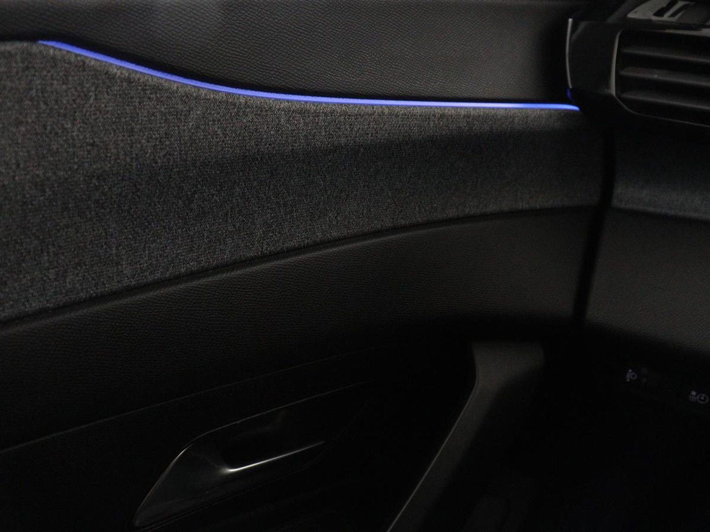 Peugeot 308 1.6 HYbrid 180 Allure Pack Business | SOH 92,4% | Stoelverwarming | Adaptive cruise | Carplay | Half leder | Navigatie | Camera | keyless | Full LED | PHEV | Plug In