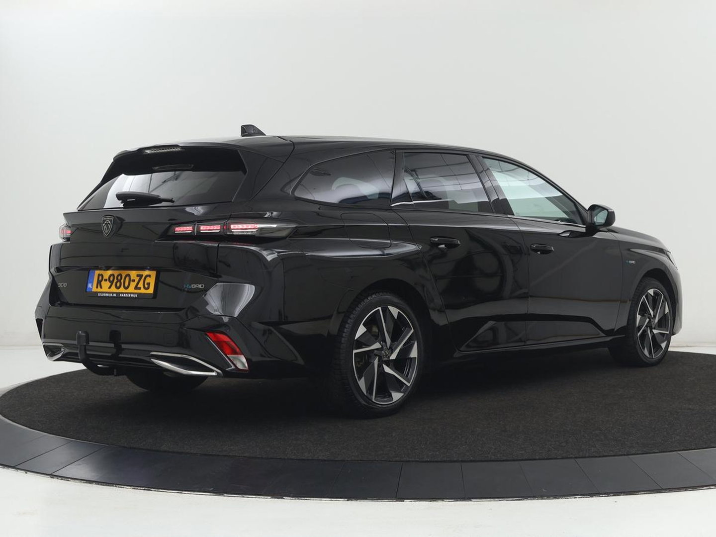 Peugeot 308 1.6 HYbrid 180 Allure Pack Business | SOH 92,4% | Stoelverwarming | Adaptive cruise | Carplay | Half leder | Navigatie | Camera | keyless | Full LED | PHEV | Plug In