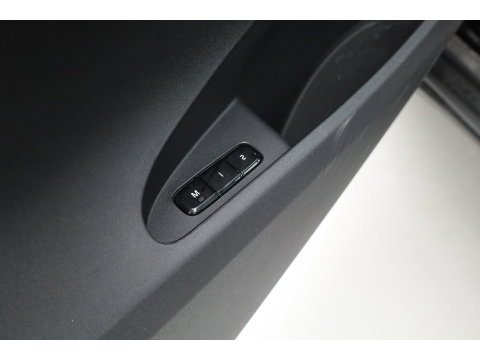 Polestar 2 Long Range Dual motor Plus 82 kWh | Stoelventilatie | Leer |  ACC | Blis | Pano | 360 Camera | Trekhaak | stoel 4 & stuur verwarming |