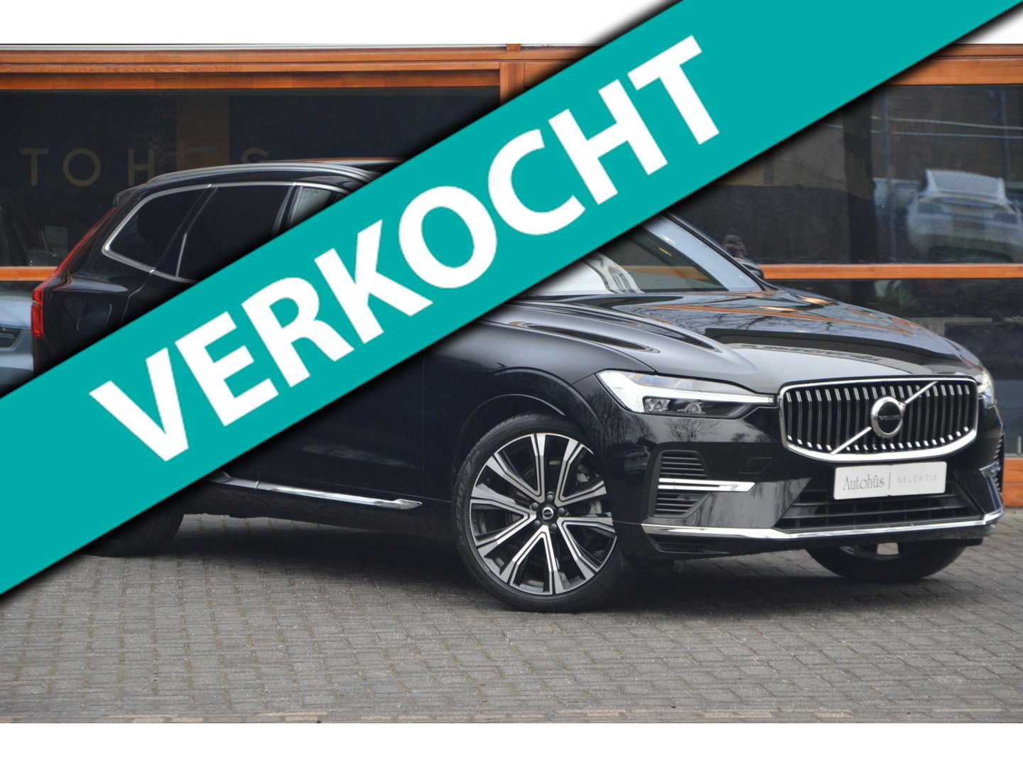 Volvo XC60 T8 Hybride AWD LONG RANGE | Luchtvering | Trekhaak | Panoramadak | Stoel + Stuur Verwarmd | Harman/Kardon | Camera |