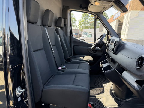 Mercedes-Benz Sprinter 314 2.2 CDI autmaat L1H2 zwart / euro 6 / bpm vij / vaste prijs rijklaar € 23.950 ex btw / lease vanaf € 391 / cruise en climate control / achteruit camera / navigatie