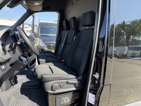 Mercedes-Benz Sprinter 314 2.2 CDI autmaat L1H2 zwart / euro 6 / bpm vij / vaste prijs rijklaar € 23.950 ex btw / lease vanaf € 391 / cruise en climate control / achteruit camera / navigatie
