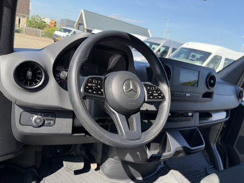 Mercedes-Benz Sprinter 314 2.2 CDI autmaat L1H2 zwart / euro 6 / bpm vij / vaste prijs rijklaar € 23.950 ex btw / lease vanaf € 391 / cruise en climate control / achteruit camera / navigatie