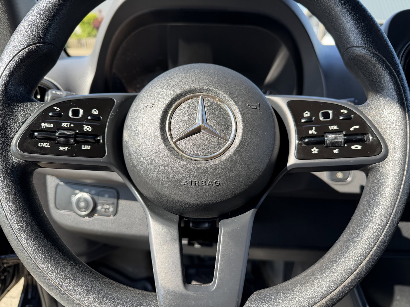 Mercedes-Benz Sprinter 314 2.2 CDI autmaat L1H2 zwart / euro 6 / bpm vij / vaste prijs rijklaar € 23.950 ex btw / lease vanaf € 391 / cruise en climate control / achteruit camera / navigatie