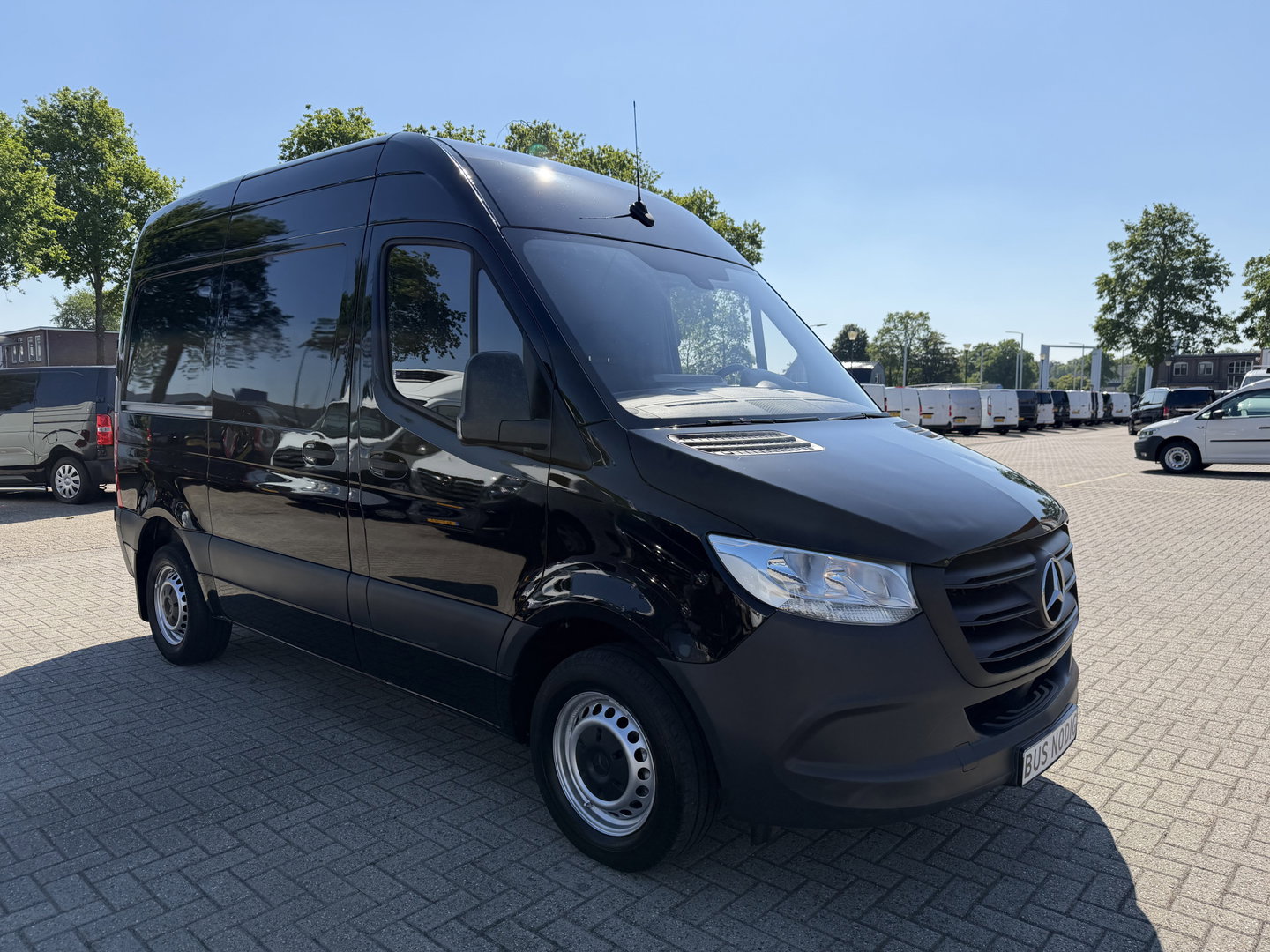 Mercedes-Benz Sprinter 314 2.2 CDI autmaat L1H2 zwart / euro 6 / bpm vij / vaste prijs rijklaar € 23.950 ex btw / lease vanaf € 391 / cruise en climate control / achteruit camera / navigatie