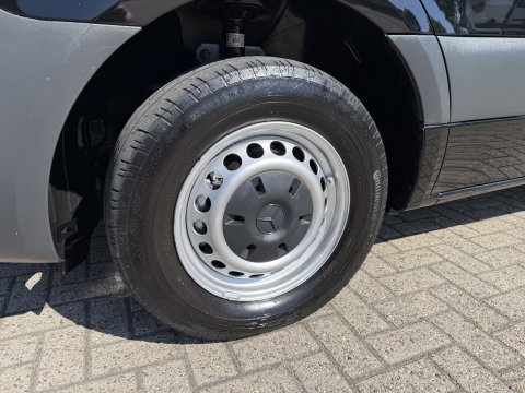 Mercedes-Benz Sprinter 314 2.2 CDI autmaat L1H2 zwart / euro 6 / bpm vij / vaste prijs rijklaar € 23.950 ex btw / lease vanaf € 391 / cruise en climate control / achteruit camera / navigatie