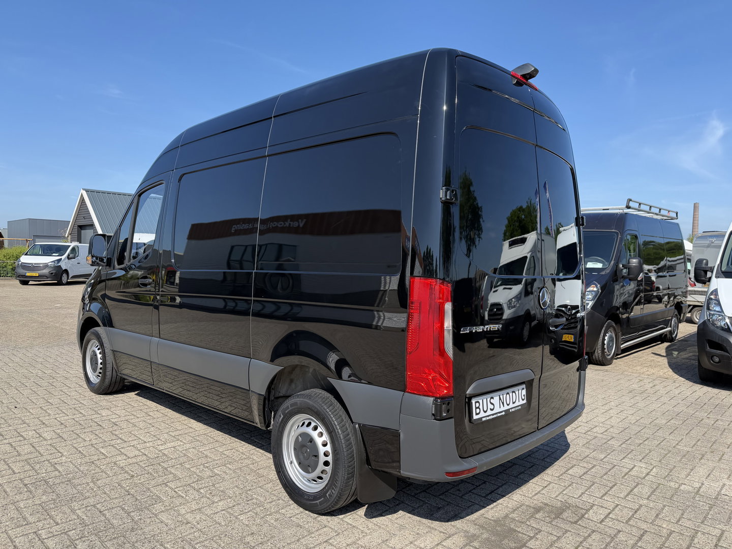 Mercedes-Benz Sprinter 314 2.2 CDI autmaat L1H2 zwart / euro 6 / bpm vij / vaste prijs rijklaar € 23.950 ex btw / lease vanaf € 391 / cruise en climate control / achteruit camera / navigatie