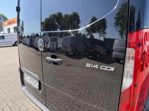 Mercedes-Benz Sprinter 314 2.2 CDI autmaat L1H2 zwart / euro 6 / bpm vij / vaste prijs rijklaar € 23.950 ex btw / lease vanaf € 391 / cruise en climate control / achteruit camera / navigatie