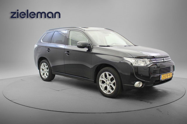 Mitsubishi Outlander - 2.0 PHEV Instyle - Trekhaak, Panorama, Camera, Leer, Stoelverw.