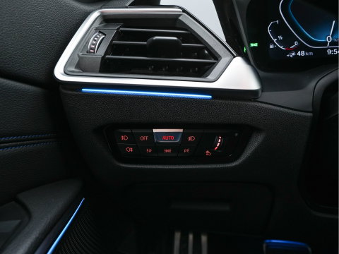 BMW 3 Serie Touring 330e High Executive M-Sportpack (Plug-in) Aut. *LEATHER-MICROFIBRE | FULL-LED | DIGI-COCKPIT | HEATED-SPORTSEATS | CAMERA | CARPLAY | SHIFT-PADDLES | NAVI-FULLMAP | PRIVACY-GLASS | ECC | PDC | CRUISE | TOWBAR | 18''ALU*