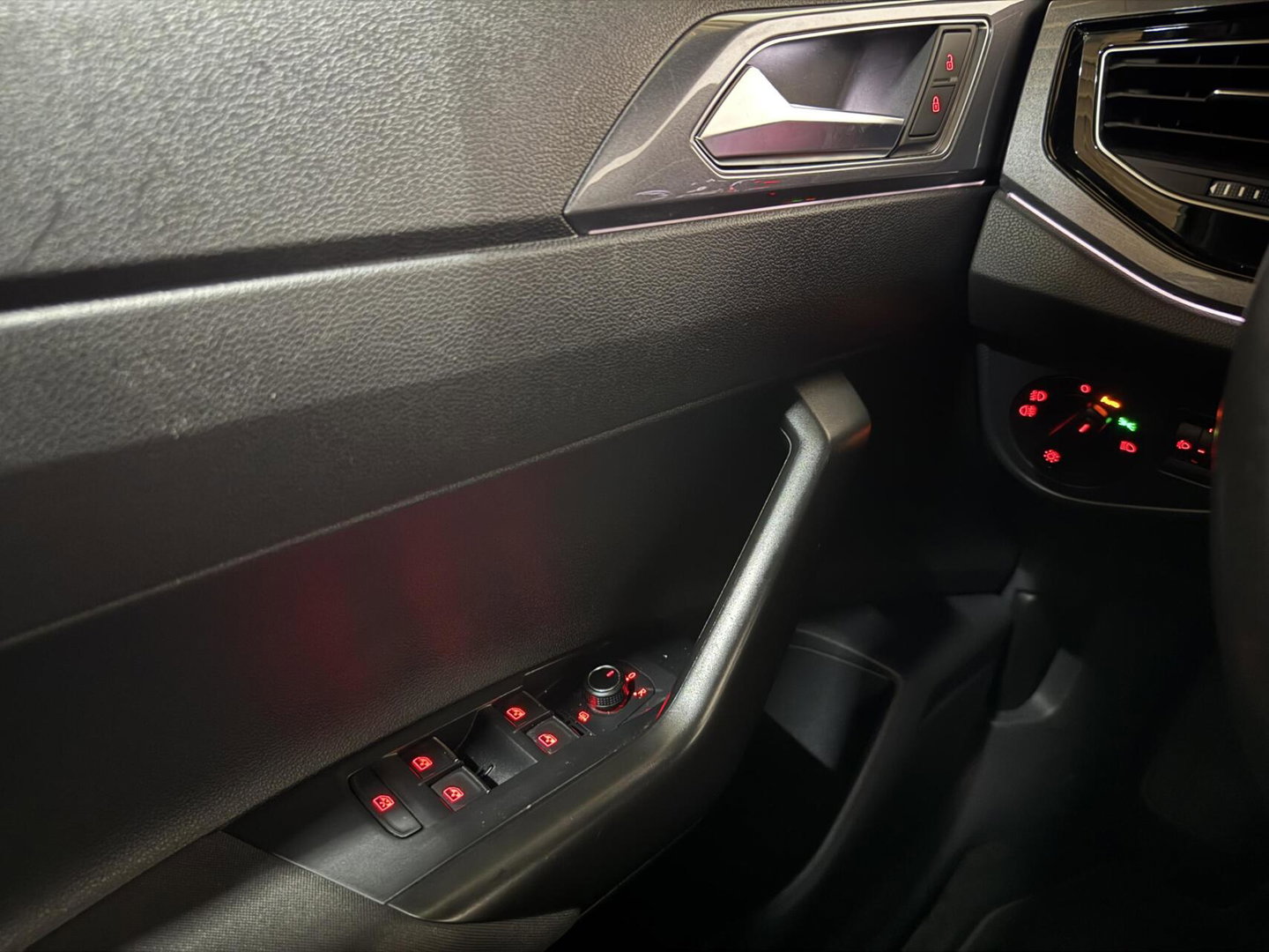 Volkswagen Polo 1.0 TSI Highline DSG Carplay ACC Clima NAP