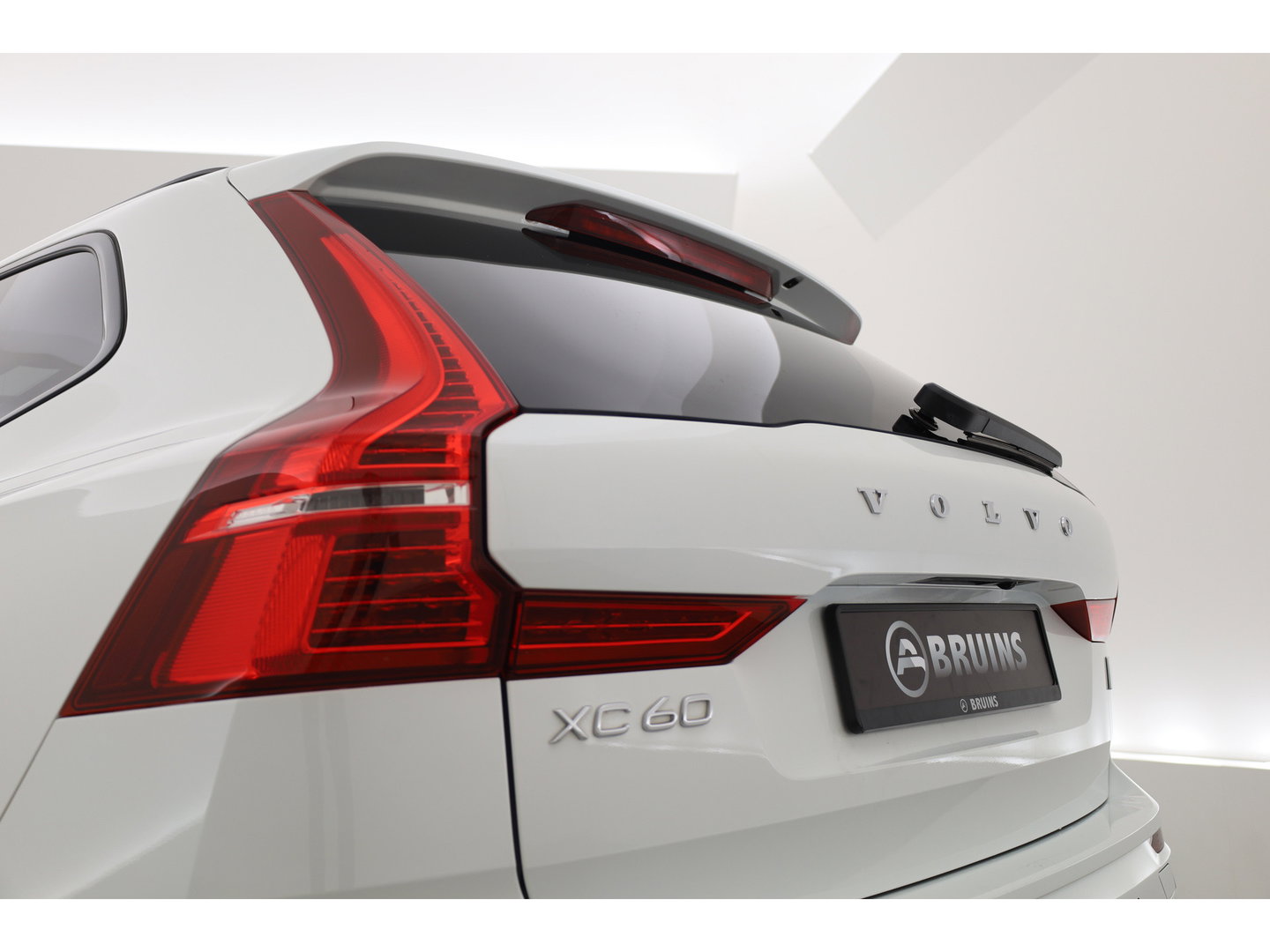 Volvo XC60 2.0 T8 Plug-in-hybrid AWD Polestar Engineered | Öhlins |Bowers & Wilkins | Trekhaak | alarm | 360 camera |  gelaagd glas |